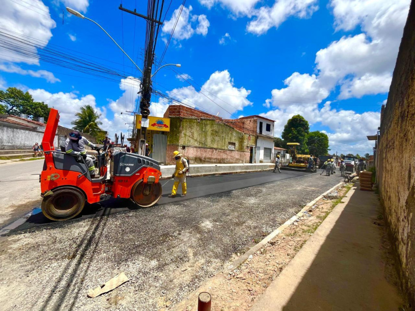 A pavimentação de ruas melhora a mobilidade de quem reside ou passa pelo bairro. Foto: Samata Emanuelle/Ascom Seminfra