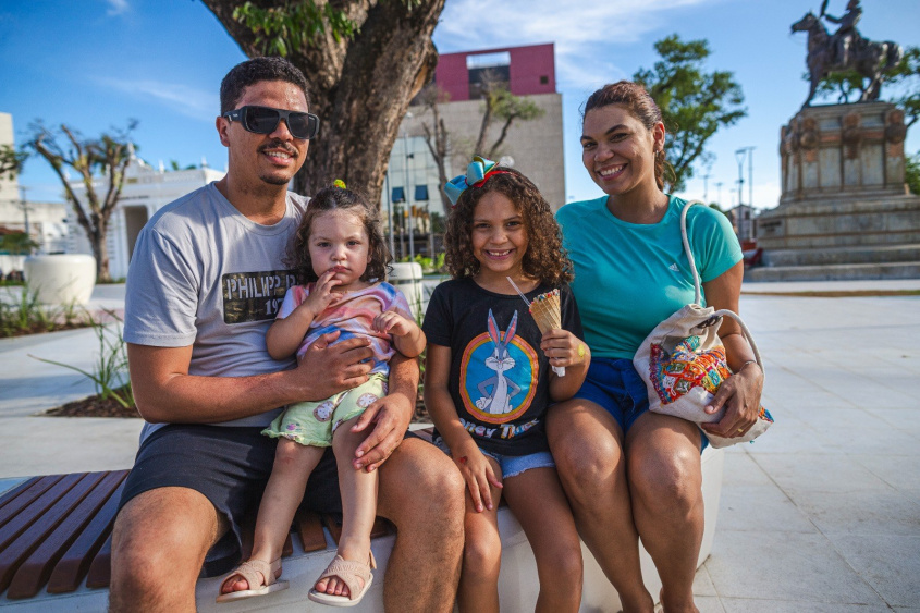 O casal de artistas Denefer e Henrique aprova a preservação da memória da cidade. Foto: Alisson Frazão