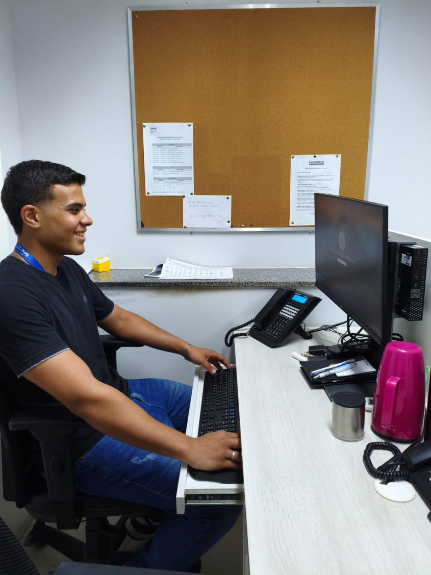 Pedro Henrique participou do Emprega Jovem e realizou os cursos de assistente administrativo e operador de computador. Foto: Cortesia