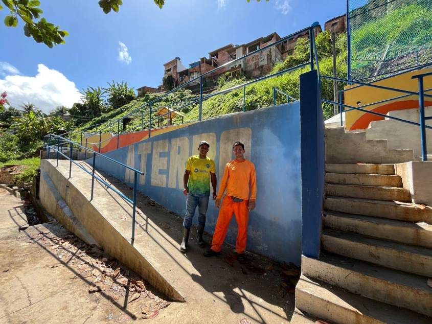 Moradores da grota do Aterro celebram melhorias na região. Foto: Samara Emanuelle/ Ascom Seminfra Moradores da grota do Aterro celebram melhorias na região. Foto: Samara Emanuelle/ Ascom Seminfra