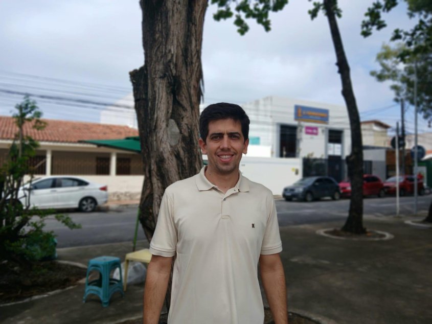 O empresário Gilberto Medeiros tem uma empresa de jardinagem em frente à praça e doou mudas de árvores para o evento. Foto: Tháchyna Lorena/Ascom Alurb