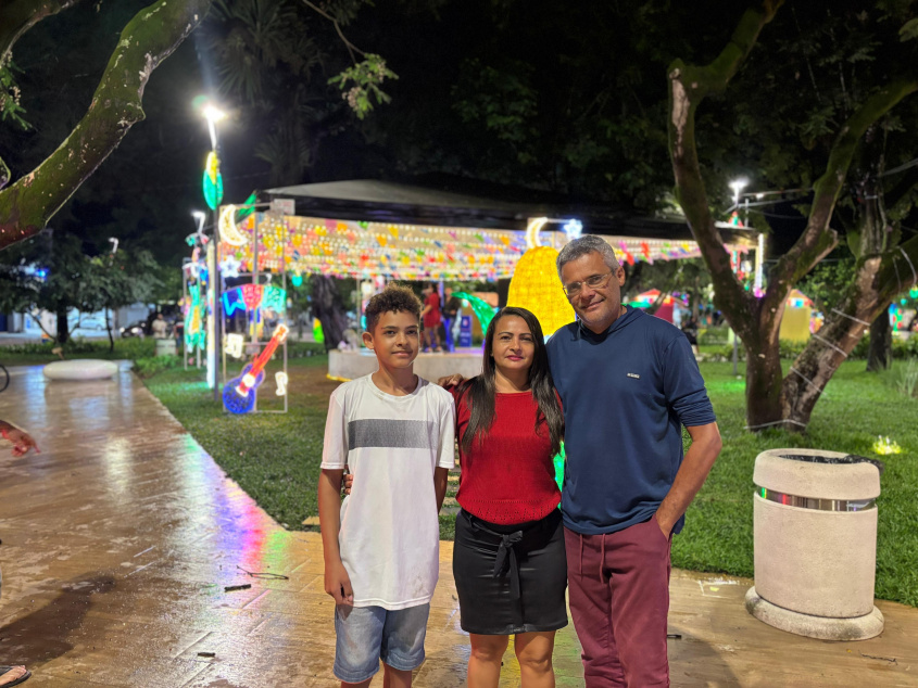A família Oliveira veio do Rio Grande do Norte há menos de um ano para Maceió e elogia ações da Prefeitura da capital alagoana. Foto: Vinícius Rocha