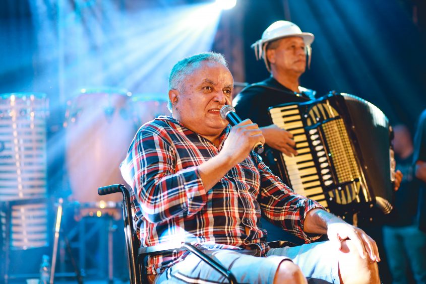 Messias Lima foi o primeiro a apresentar seu repertório de forró no palco da Praça Padre Cícero, no Benedito Bentes. Foto: Célio Junior / Secom Maceió