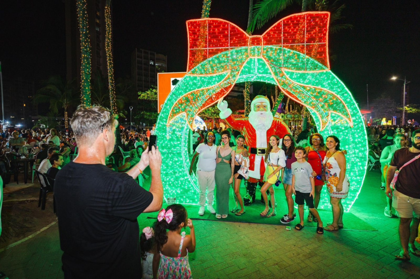 Decorações natalinas também marcaram o desfile. Foto: Jonathan Lins / Secom Maceió