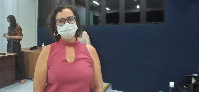 Rosicleide Barbosa, gerente de Vigilância das Doenças e Agravos Transmissíveis e Não Transmissíveis do Município. Foto: Ascom/SMS