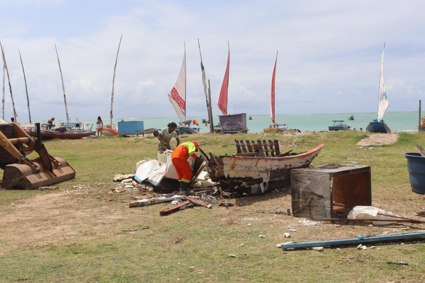 Embarcações e entulhos abandonados foram alvos da operação Praia Limpa. Foto: Arquivo/Secom