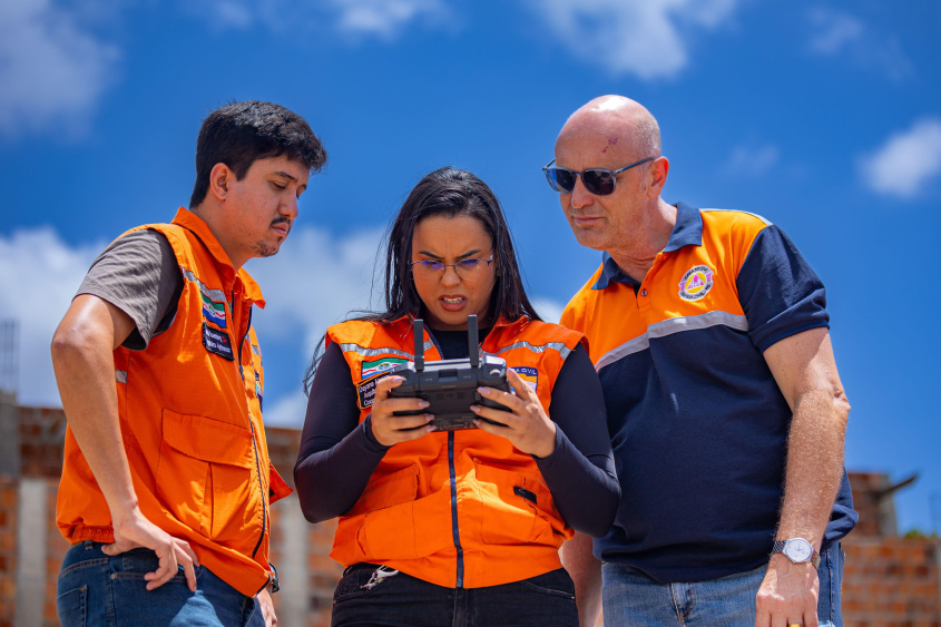 O Ten-Cel foi a campo verificar também como ocorre a captura de imagens com drones, bem como o processamento e análise de dados coletados. Foto: Itawi Albuquerque/Secom Maceió