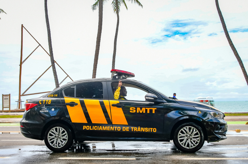 Agentes do DMTT resgatam criança desaparecida na Orla de Maceió