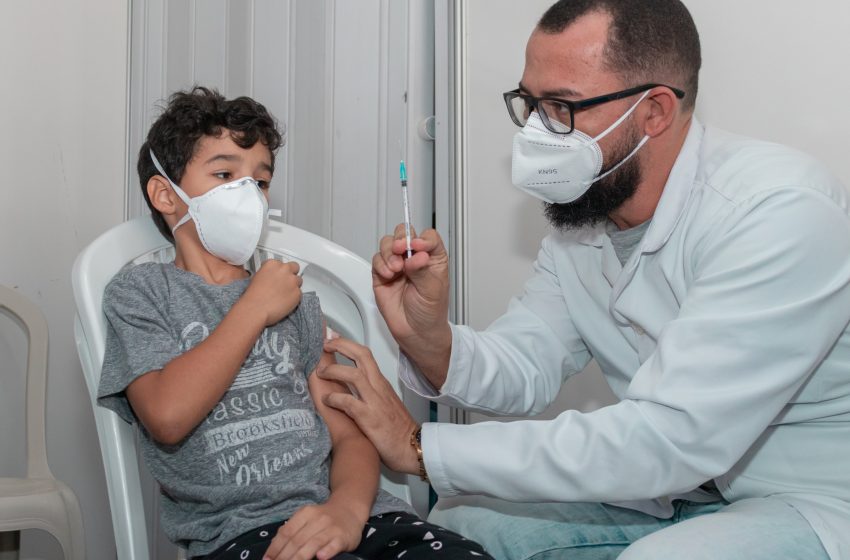 Maceió leva vacinação pediátrica contra a Covid-19 a escolas nesta segunda-feira (21) 
