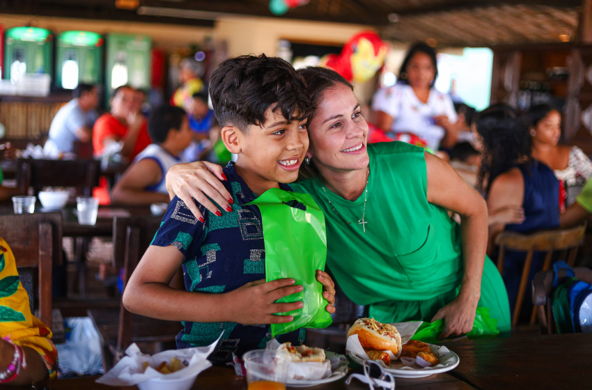 Estudantes da Educação Inclusiva conhecem restaurante na Barra Nova