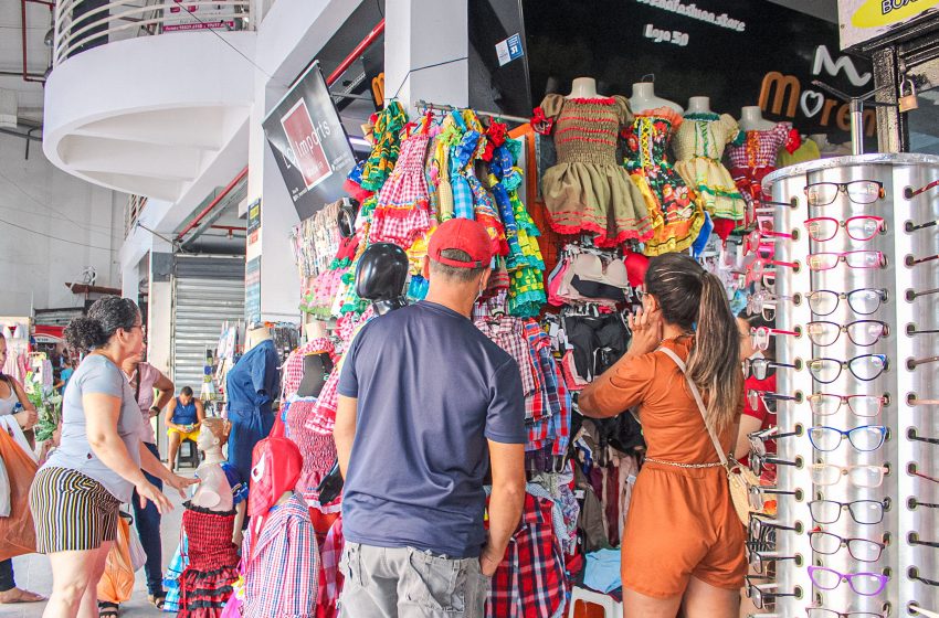 Lojistas do Shopping Popular acreditam no aquecimento das vendas com São João de Maceió