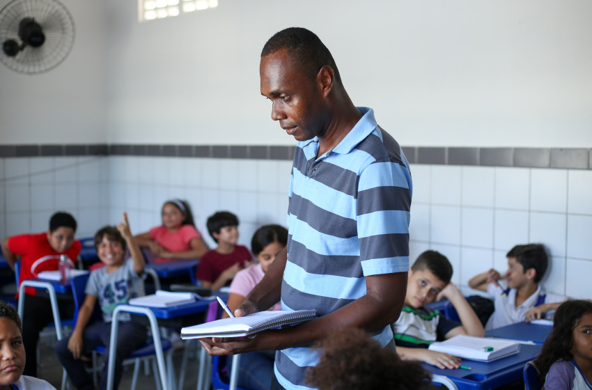 Professor deixa cidade natal para lecionar em Maceió, após ser contratado no PSS da Educação