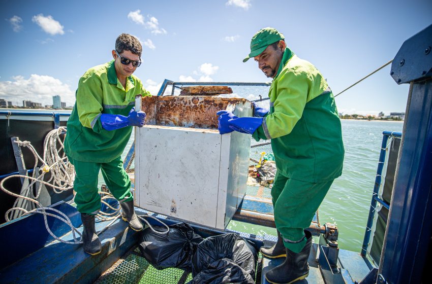Em nove meses, Ecoboat recolheu mais de 560 toneladas de lixo na Lagoa Mundaú