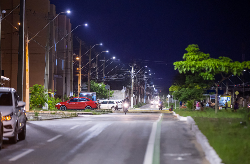 Rua da UPA do Benedito Bentes ganha mais de 140 luminárias em LED