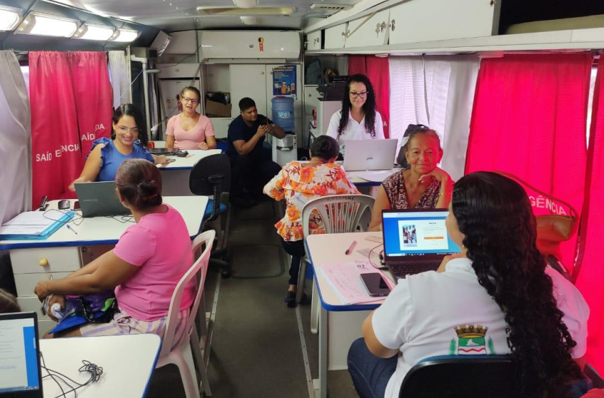 Unidade móvel do Cadastro Único atende moradores do Conjunto Oiticica