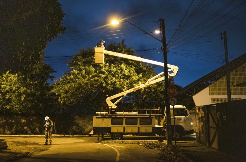 Prefeitura restabelece mais de 50 pontos de luz no Benedito Bentes