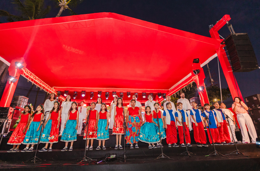 Coral da Escola Nosso Lar e Orquestra Filarmônica encantam público na abertura do Natal