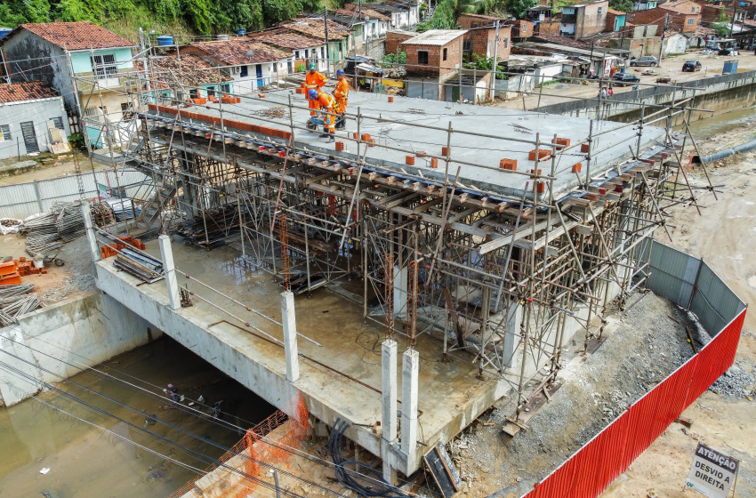 Implantação da estação elevatória no Reginaldo tem mais 50% da obra concluída