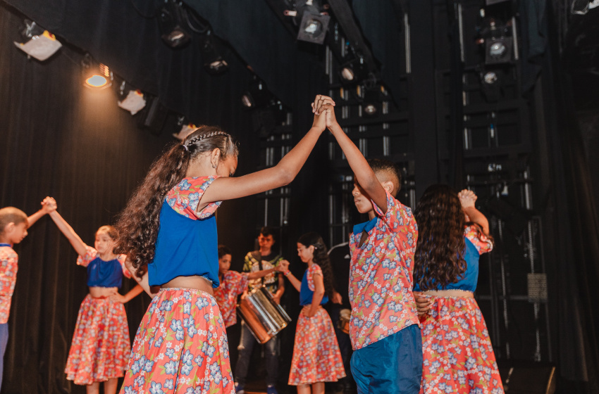 Estudantes do tempo integral da Semed se apresentam em festival de arte e cultura