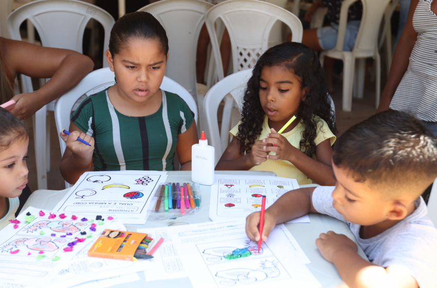 Brota na Grota: moradores do Jacintinho participam de oficinas e atividades de incentivo à leitura