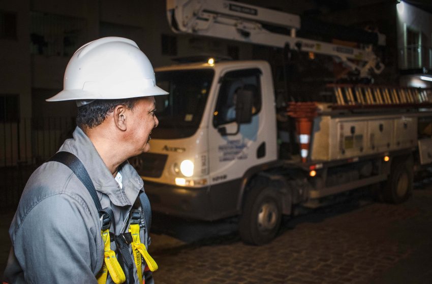 Prefeitura leva mutirão de iluminação à Jatiúca e restabelece mais de 50 luminárias