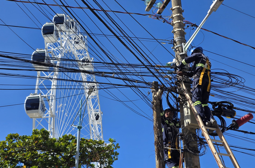 Ilumina retira 3,5 toneladas de cabos abandonados da orla da Pajuçara