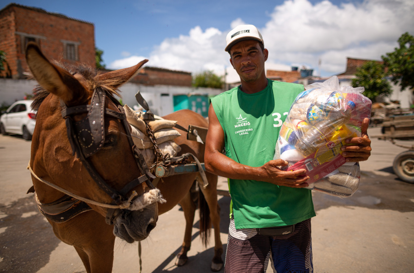 Carroceiro Legal: Desenvolvimento Sustentável entrega mais de 70 cestas básicas em Ecopontos da capital