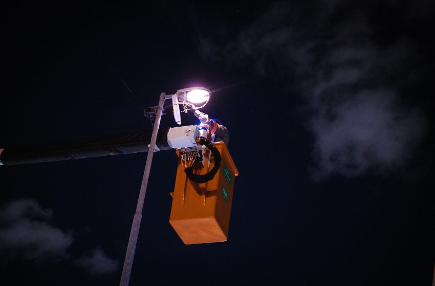 Prefeitura recupera postes e luminárias danificadas por acidentes na AL-101 Norte