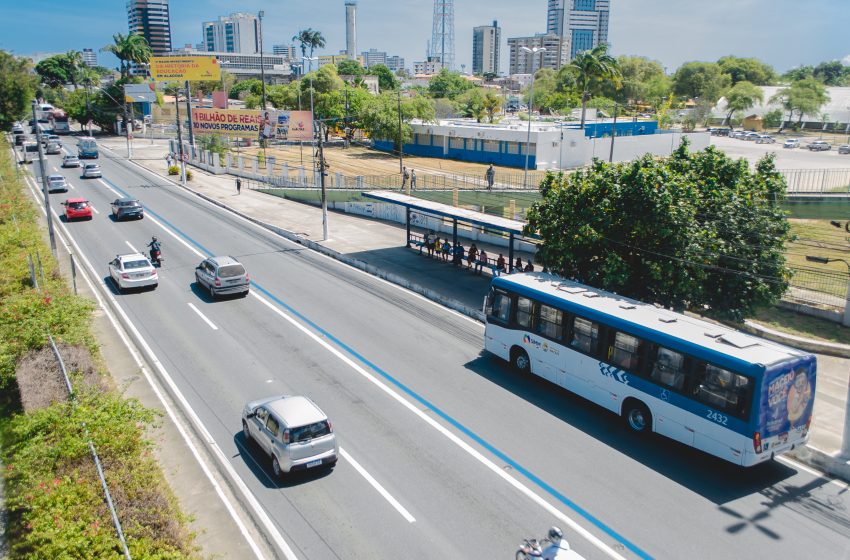 Trecho da faixa preferencial para ônibus será interditado para procissão na Praça do Centenário