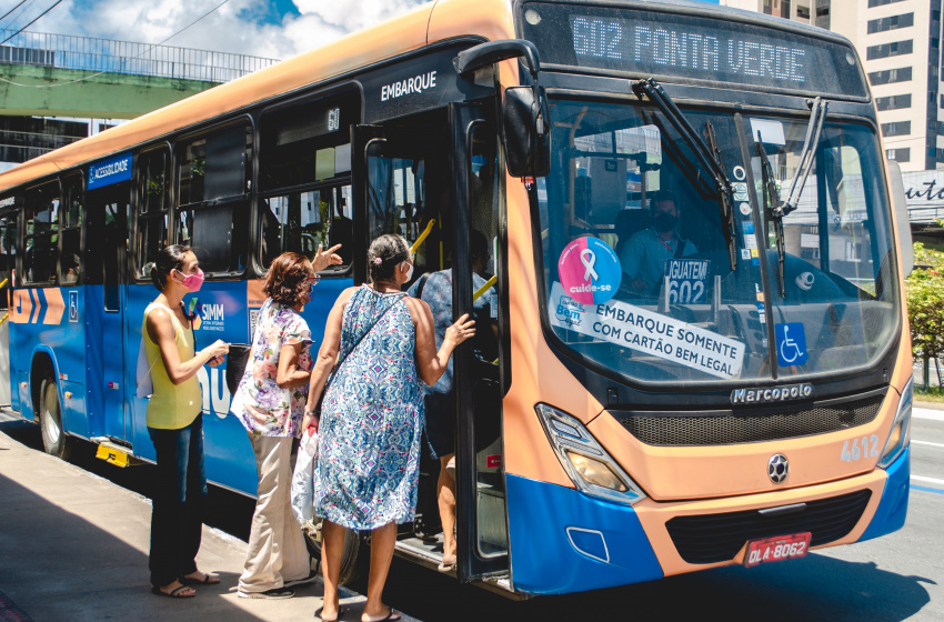 Prefeito JHC lança auxílio-transporte para trabalhadores desempregados