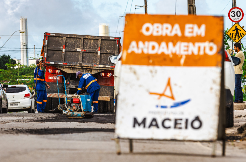 Operação Tapa-Buraco chega a quase 80% dos bairros de Maceió no mês de  agosto
