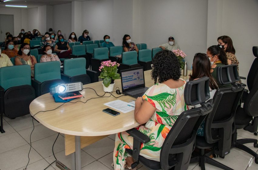 Saúde promove reunião com psicólogos vinculados ao município