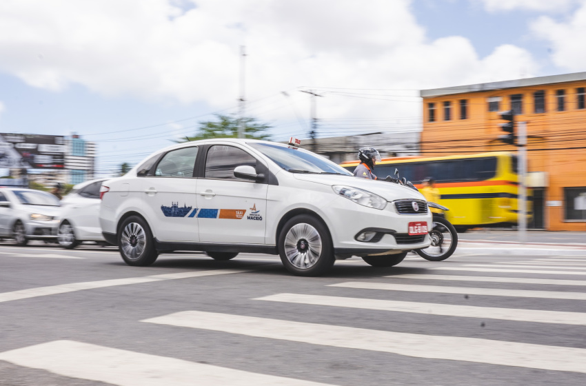 DMTT divulga lista de taxistas classificados para exploração do serviço
