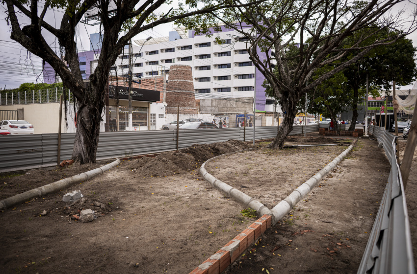 Prefeitura revitaliza canteiro para criar espaço de convivência na Pajuçara