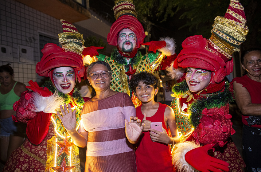 Parada Natalina leva o brilho do Natal para comunidades carentes de Maceió