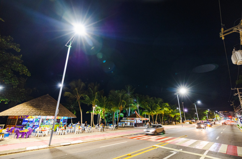 Prefeitura substitui mais de 500 projetores em LED da orla de Maceió