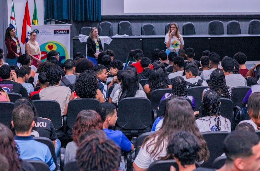 Palestra orienta estudantes sobre combate à exploração do trabalho infantil