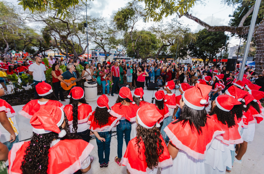 Crianças emocionam o público com Cantata Natalina, no Parque do Centenário