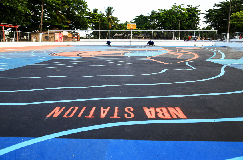 Prefeitura e NBA inauguram quadra de basquete no Vergel