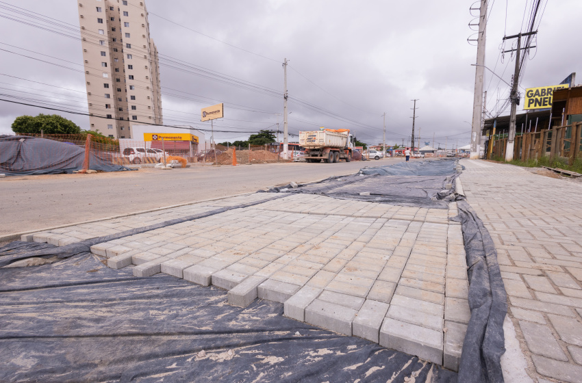 Avenida Menino Marcelo recebe obras de ciclovia