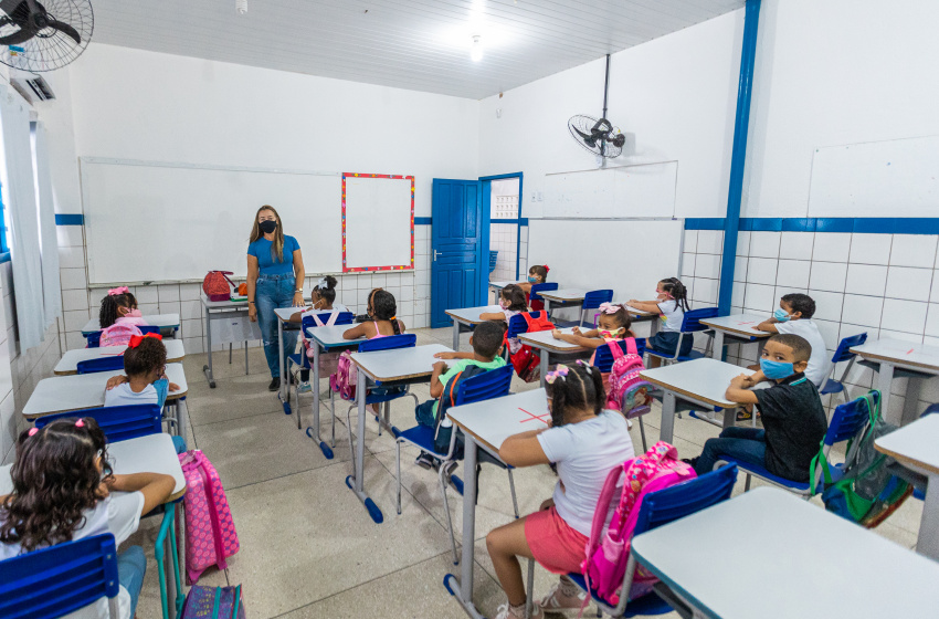 Prefeitura de Maceió valoriza a educação e já investiu em 2022 mais de R$ 171 milhões para custeio de pessoal
