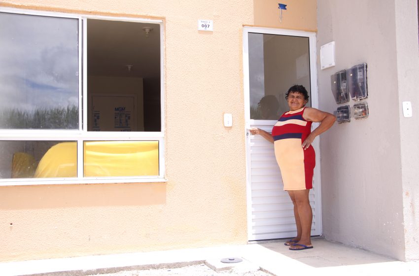 Moradora relata mudança de vida em imóvel entregue pela Prefeitura de Maceió