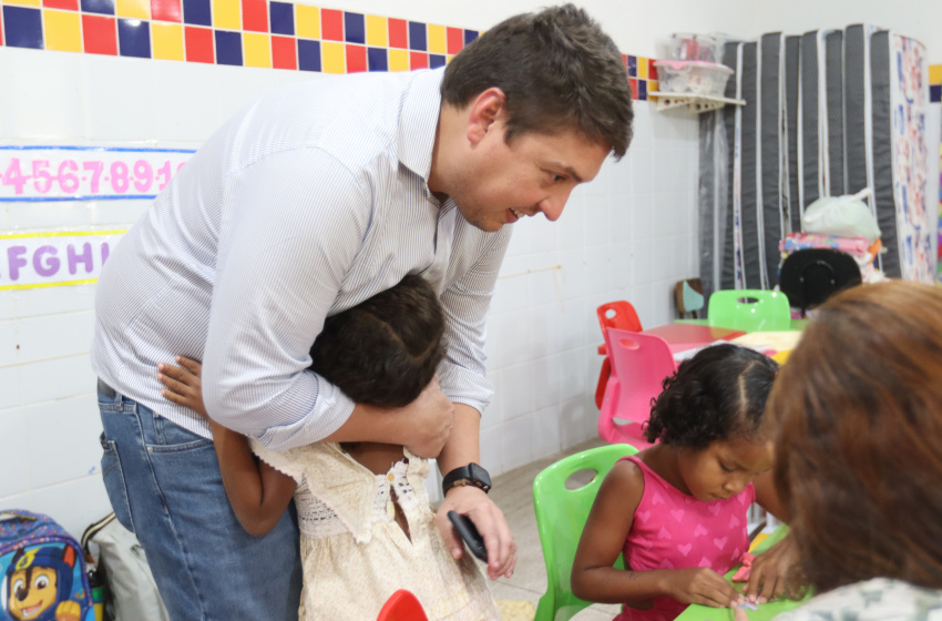 Secretário de Educação visita creche Hebert de Souza, em Jacarecica