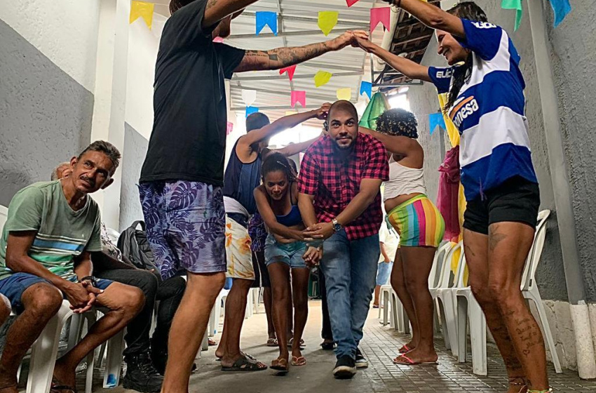 Festa de São João leva alegria para usuários do Centro Pop na Levada