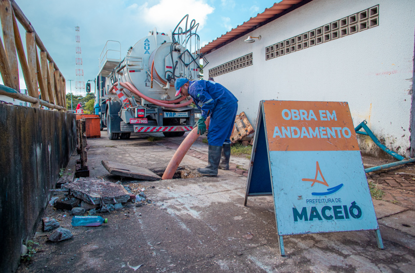 Mutirão de limpeza percorre Centro Pesqueiro, Mercado e Feira do Jacintinho
