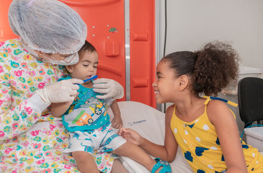 Saúde da Gente beneficia crianças do Jacintinho com atendimento odontológico