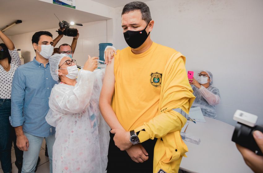 Prefeitura de Maceió acompanha vacinação de agentes trânsitos