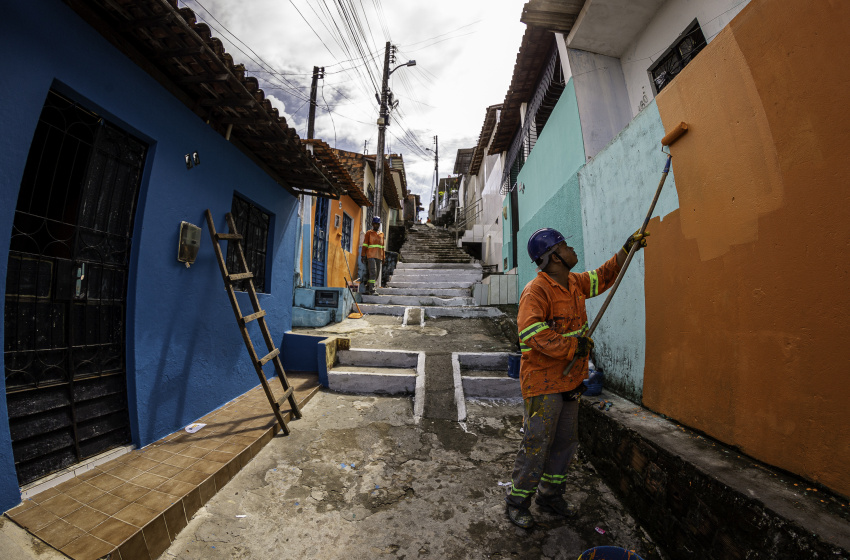Brota na Grota: moradores do Pau D'Arco, no Jacintinho, comemoram serviços de infraestrutura no local