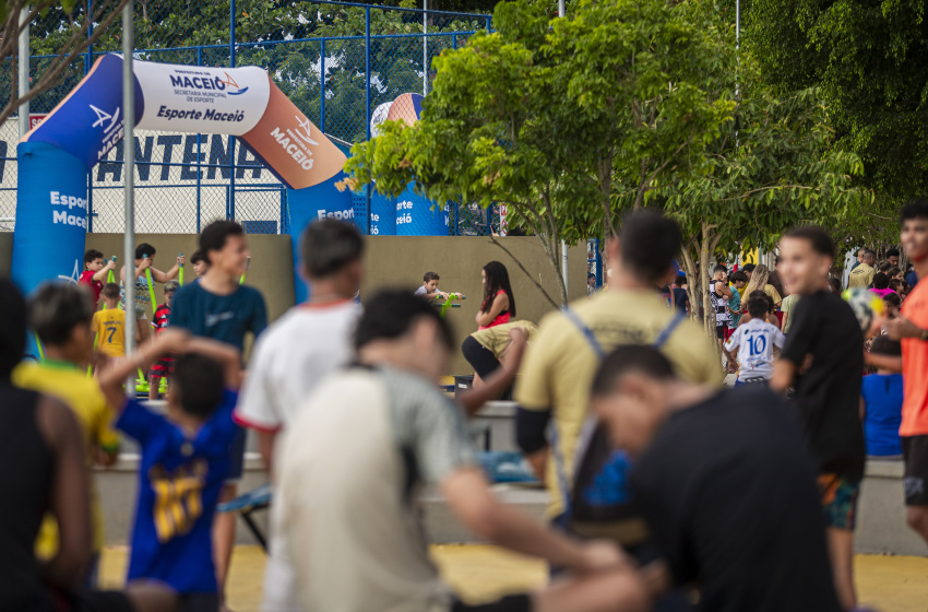 Crianças participam de tarde recreativa no bairro Santa Amélia