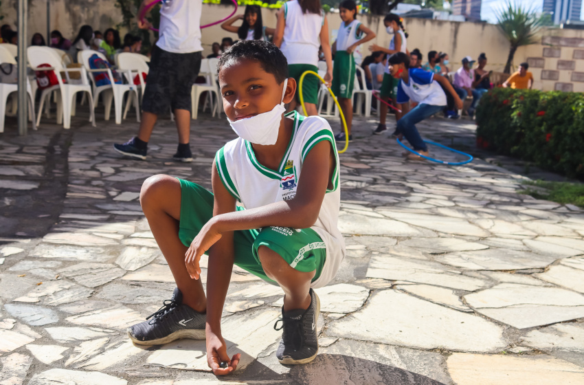 Estudantes participam de ação cultural do mês do folclore no museu Théo Brandão